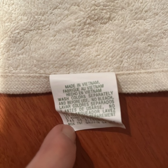 2 Brand New Kitchen Hand Towels with Tie - Bear/Cabin - Picture 7 of 7